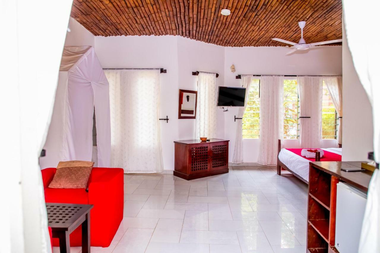 Hibiscus House Gambia Otel Brufut Dış mekan fotoğraf