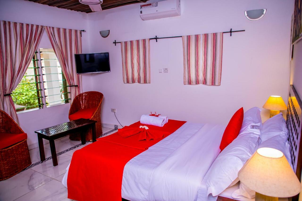 Hibiscus House Gambia Otel Brufut Dış mekan fotoğraf