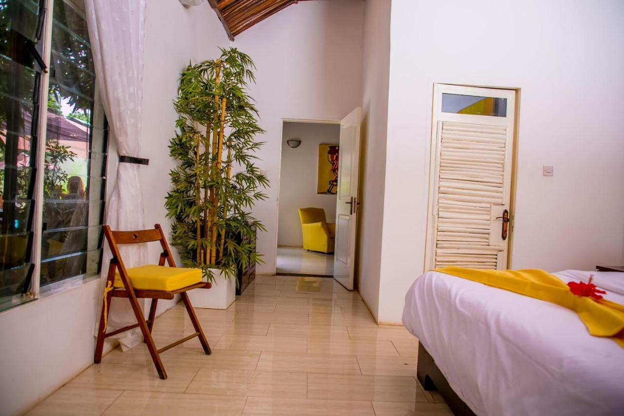 Hibiscus House Gambia Otel Brufut Dış mekan fotoğraf