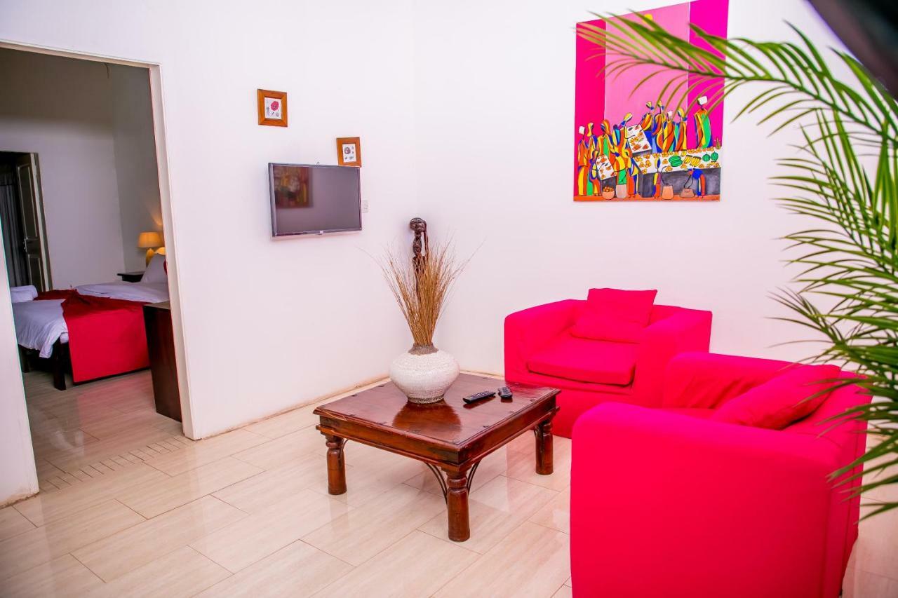 Hibiscus House Gambia Otel Brufut Dış mekan fotoğraf