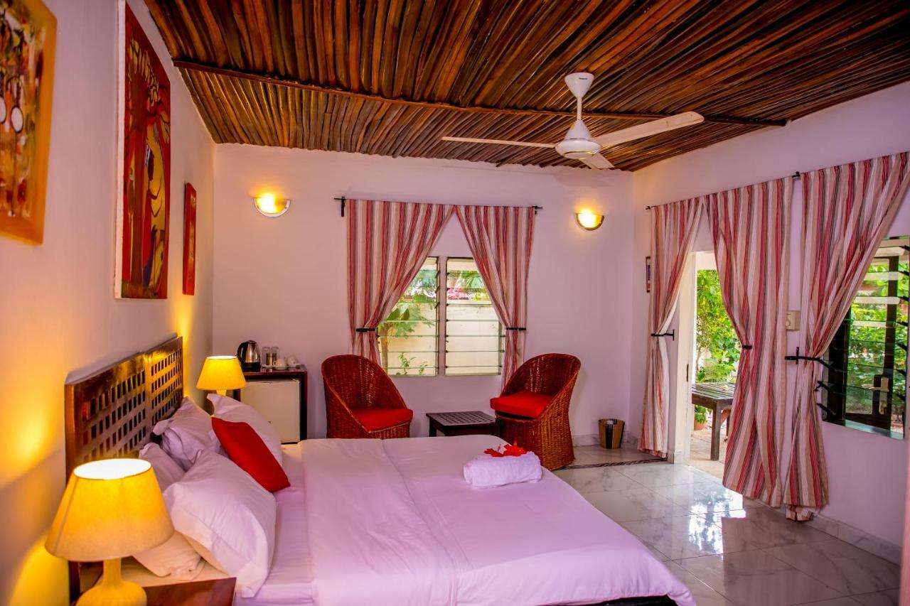 Hibiscus House Gambia Otel Brufut Dış mekan fotoğraf