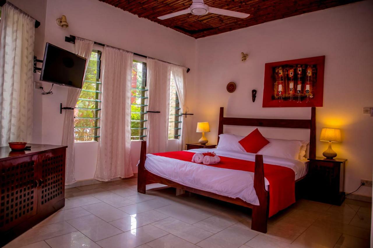 Hibiscus House Gambia Otel Brufut Dış mekan fotoğraf
