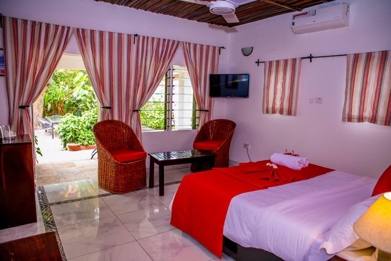 Hibiscus House Gambia Otel Brufut Dış mekan fotoğraf